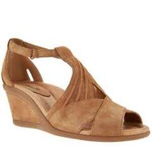 Earth Curvet Biscuit Suede Peep-Toe Wedge Sandal Womens 8.5 B Camel Crisscross
